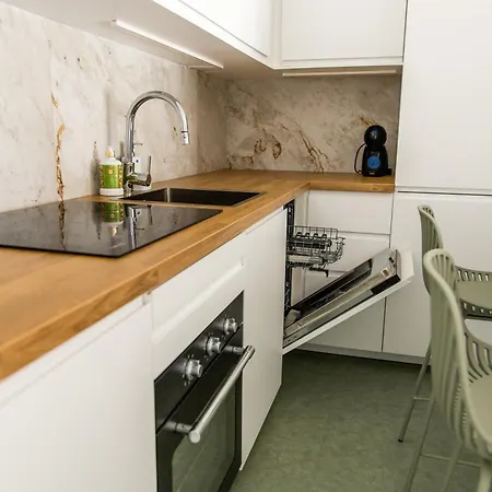 Infinity Ocean View アデヘ